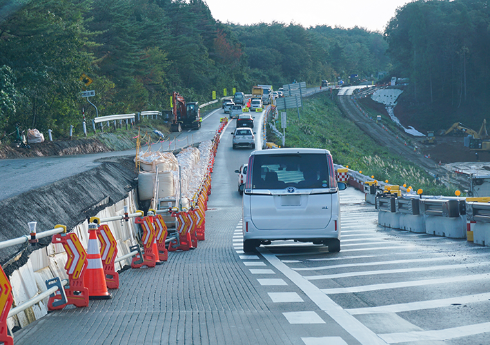 道路復旧工事のために整備された迂回路（2025年10月撮影）